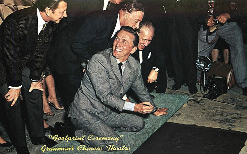 Kirk_Douglas_ceremony_Grauman&#39;s_Chinese_Theatre_1962